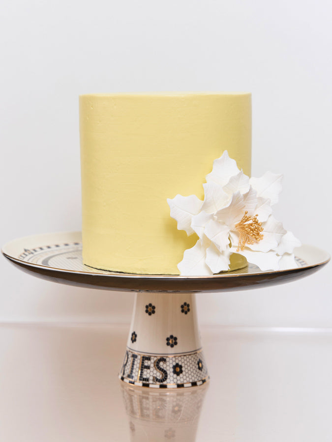 white gumpaste flower