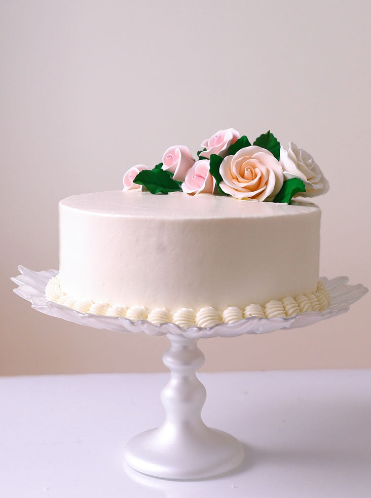 White Elegant Wavy Cake Stand