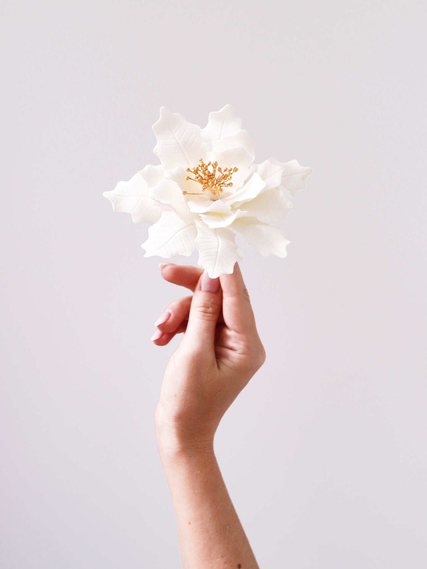 white sugar flowers for wedding cake